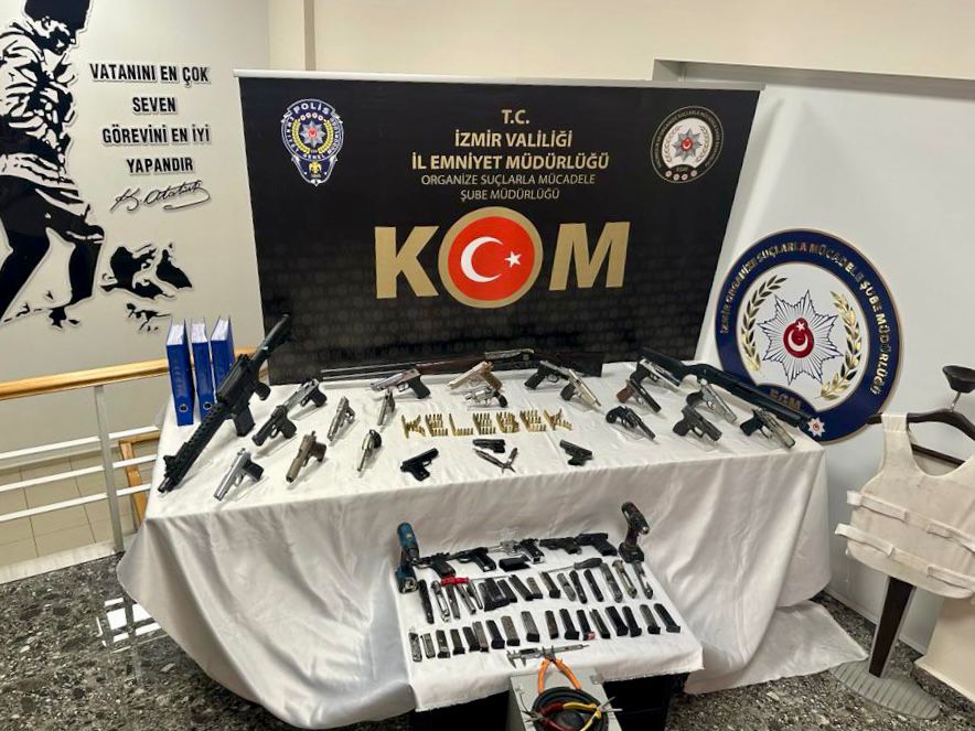 izmir polisinden kelebek operasyonu 